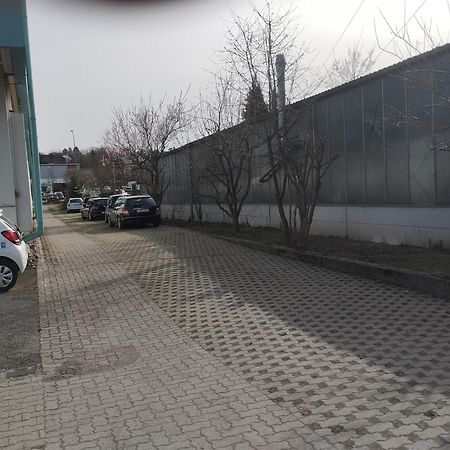 Enjoyhotel Garni Korntal Stuttgart B&B Parkplatz Sprinter Exterior photo