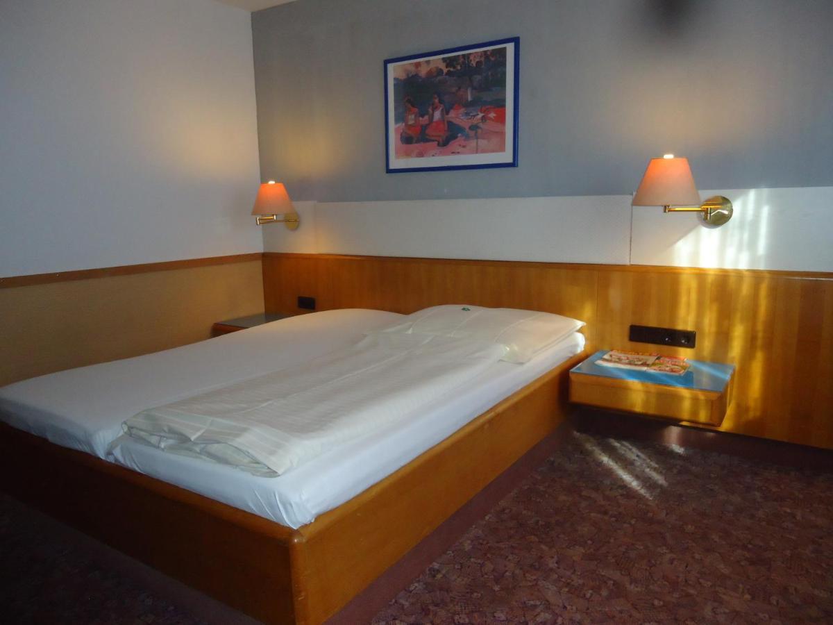 Enjoyhotel Garni Korntal Stuttgart B&B Parkplatz Sprinter Exterior photo