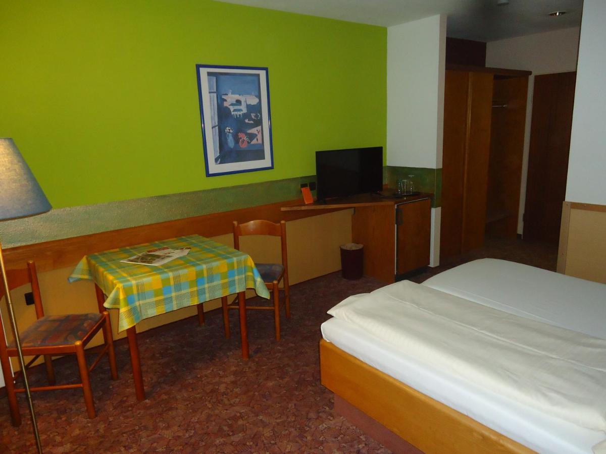 Enjoyhotel Garni Korntal Stuttgart B&B Parkplatz Sprinter Exterior photo