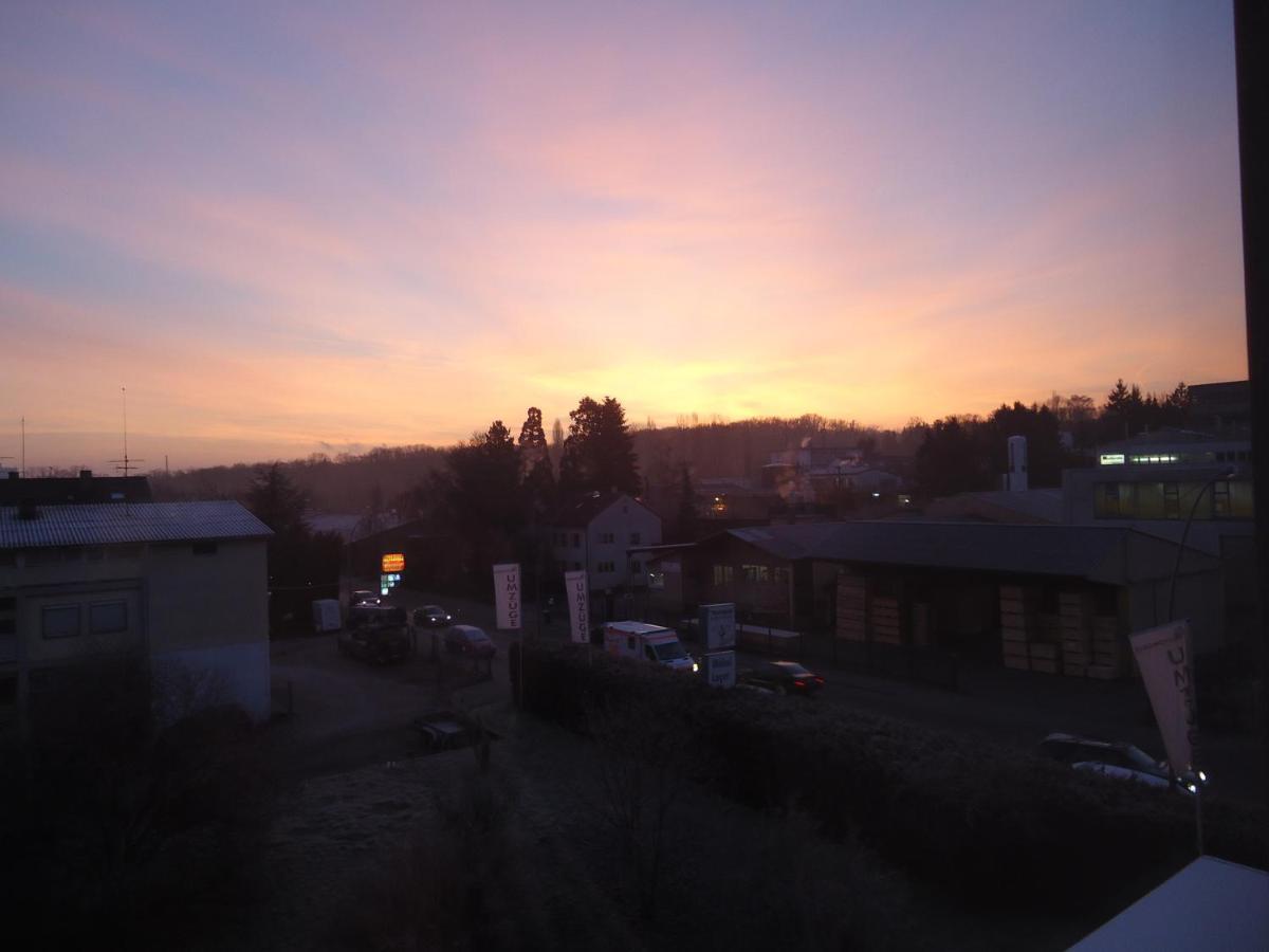 Enjoyhotel Garni Korntal Stuttgart B&B Parkplatz Sprinter Exterior photo
