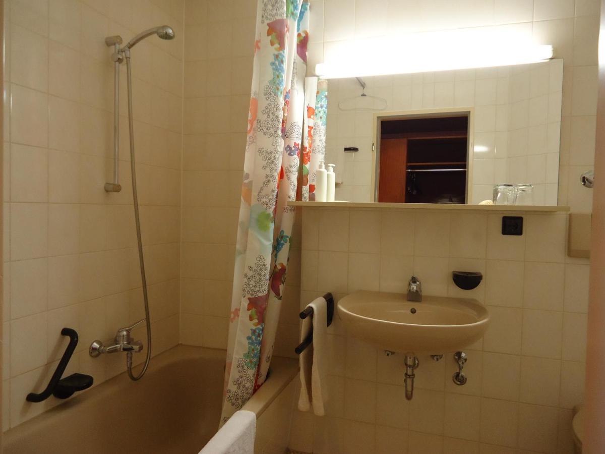 Enjoyhotel Garni Korntal Stuttgart B&B Parkplatz Sprinter Exterior photo