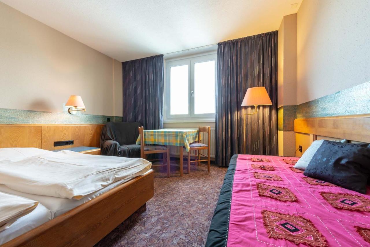 Enjoyhotel Garni Korntal Stuttgart B&B Parkplatz Sprinter Exterior photo