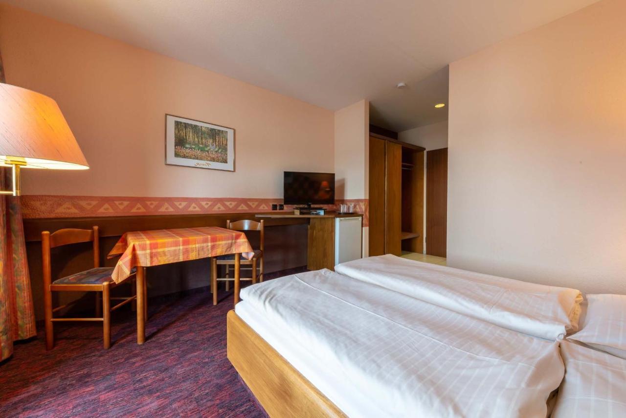 Enjoyhotel Garni Korntal Stuttgart B&B Parkplatz Sprinter Exterior photo